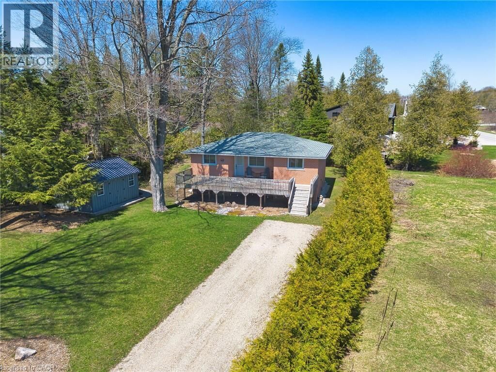 Property Photo: 122 Hemlock Street ON N2Z 2X3