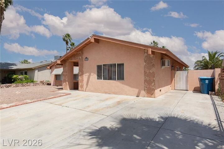 Property Photo:  2709 Yardley Street  NV 89102 