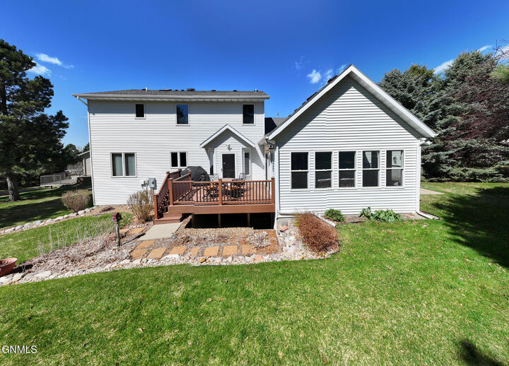 Property Photo:  2533 Sharps Place  ND 58503 