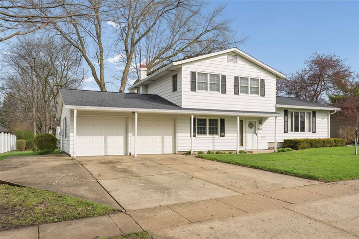 Property Photo:  2715 Cleveland Drive  IA 50010 