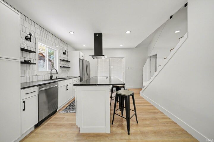 Property Photo:  1410 W Indiana Avenue  IN 46613-1630 