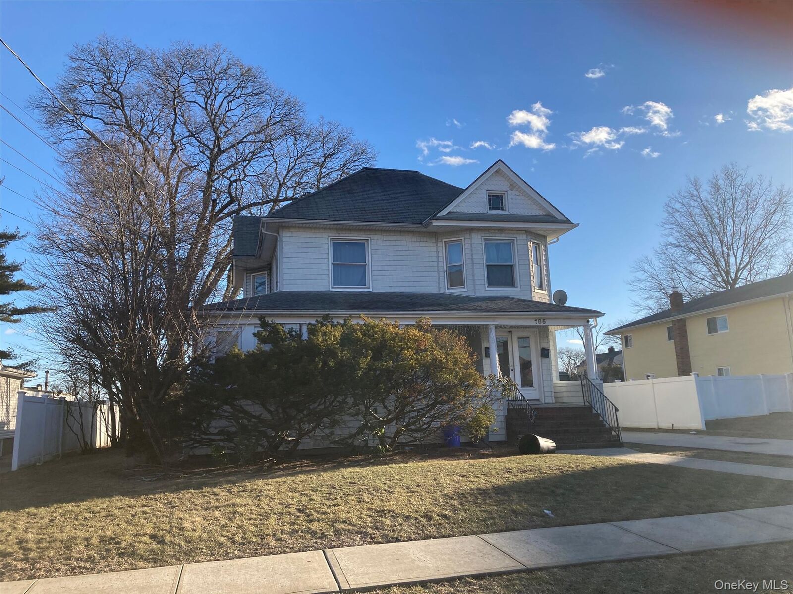 Property Photo:  185 Southside Avenue  NY 11520 