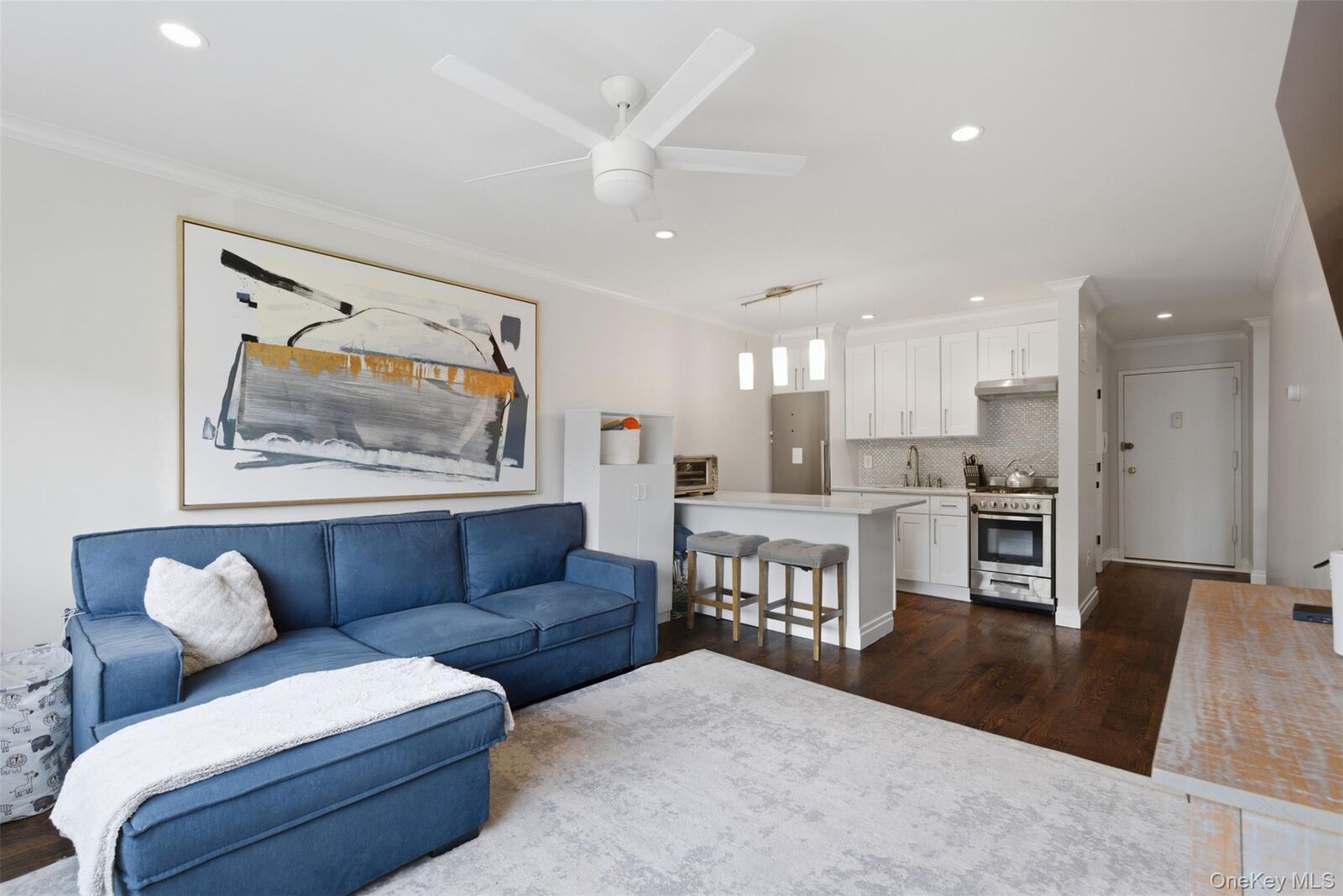 Property Photo:  828 Pelhamdale Avenue 3J  NY 10801 