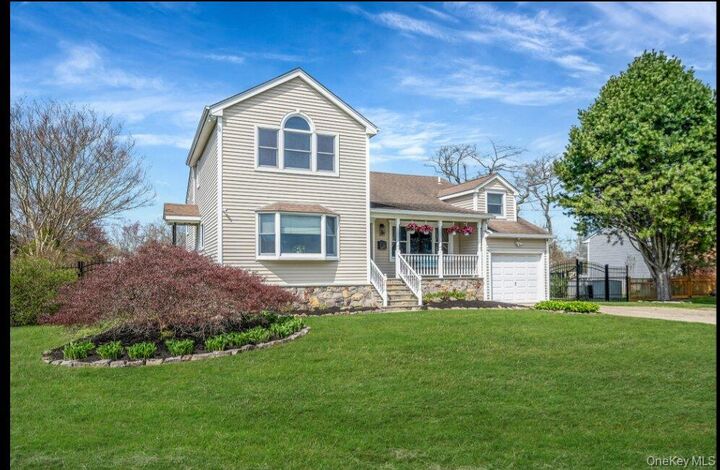 Property Photo: 488 Everdell Avenue NY 11795