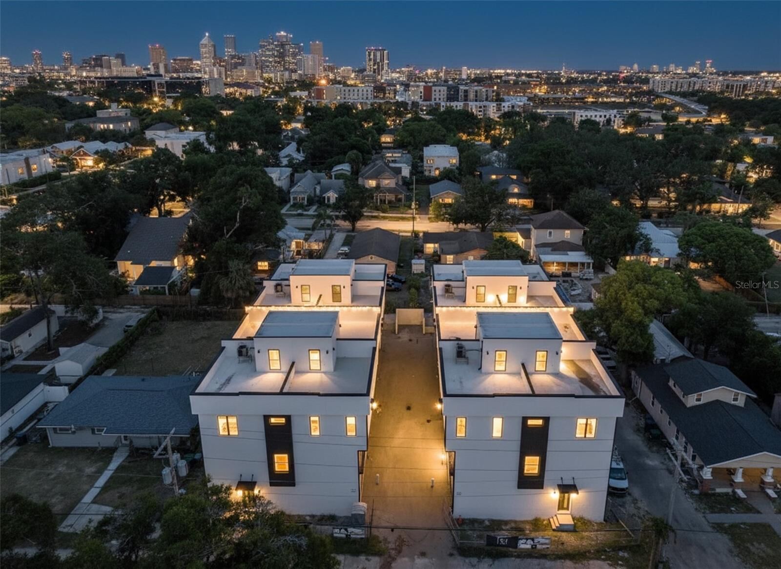 Property Photo: 310 W Columbus Drive 7 FL 33602