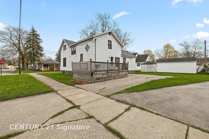 Property Photo:  407 Ottawa Street  MI 48706 