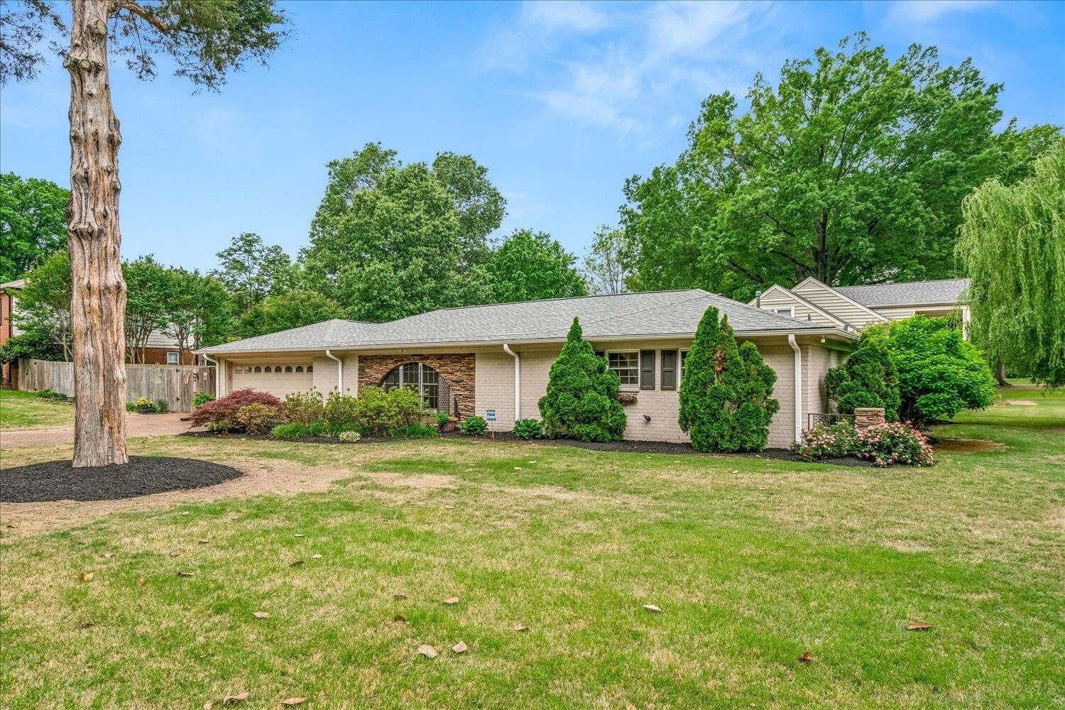 Property Photo: 2261 Cornwall St TN 38138