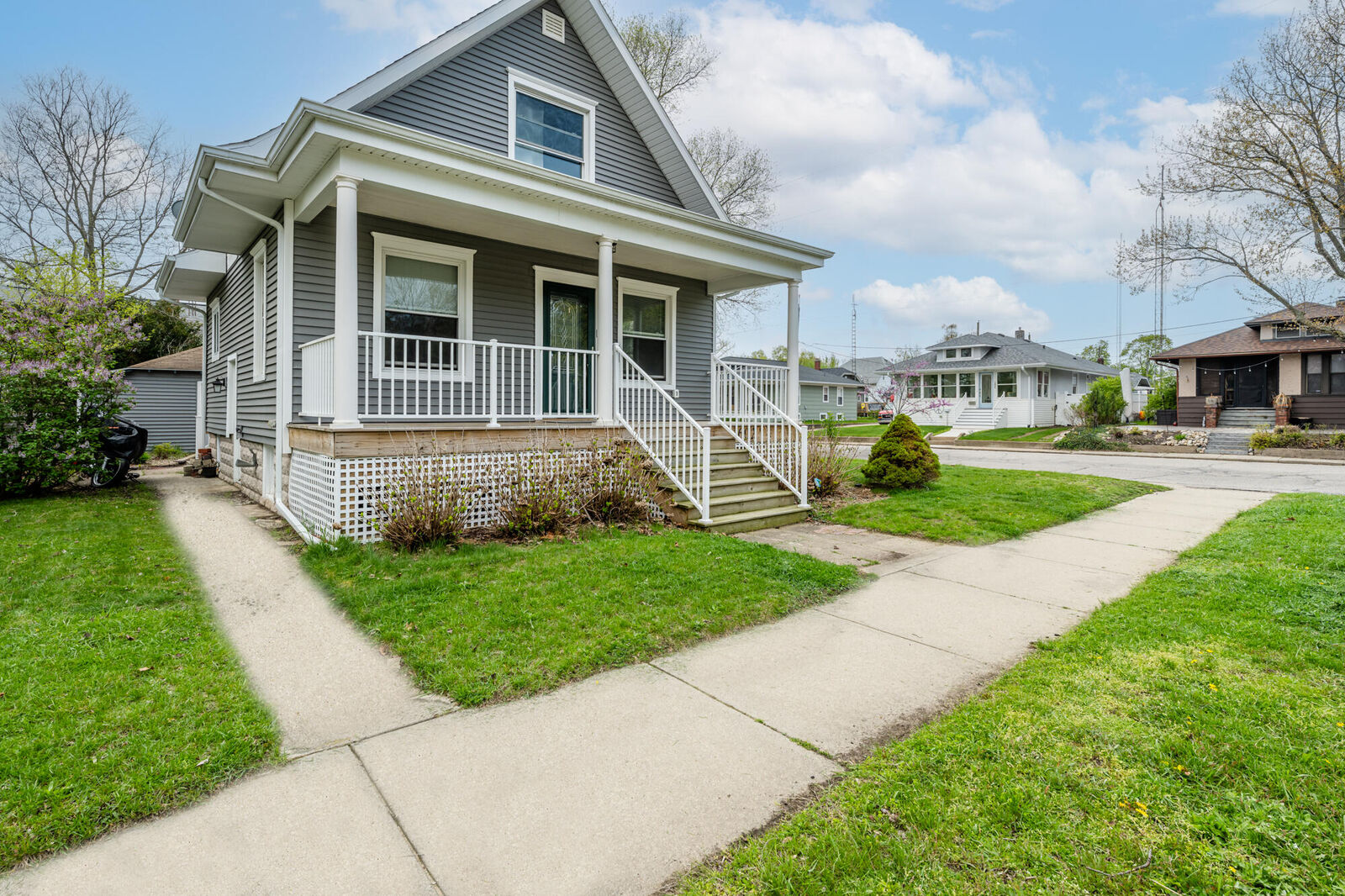 Property Photo:  602 Howard Avenue  MI 49085 