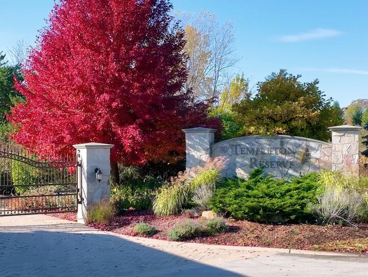 Property Photo:  20 Keller Lane  IL 60523 