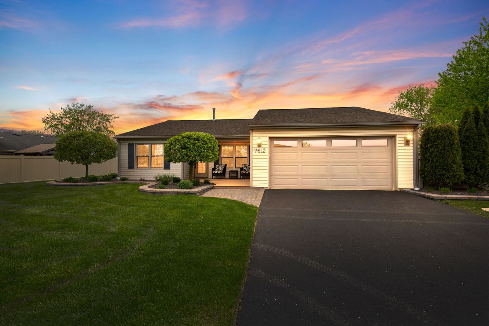 Property Photo:  7612 W Woodlawn Drive  IL 60423 