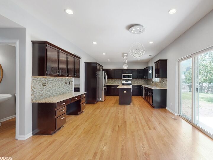 Property Photo:  