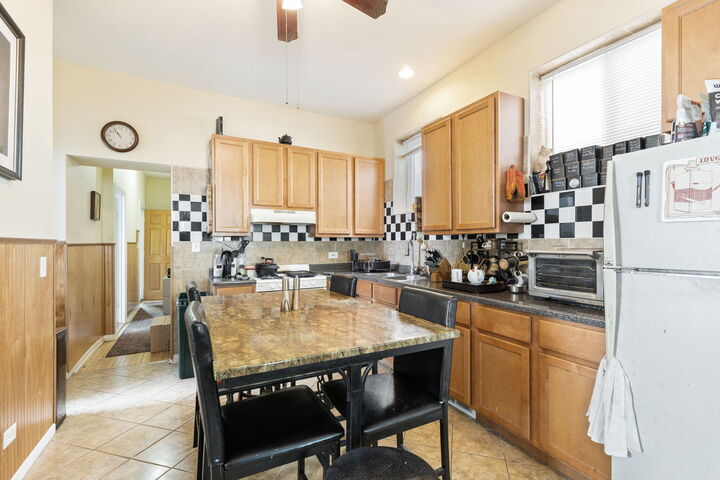 Property Photo:  2419 W Augusta Boulevard  IL 60622 