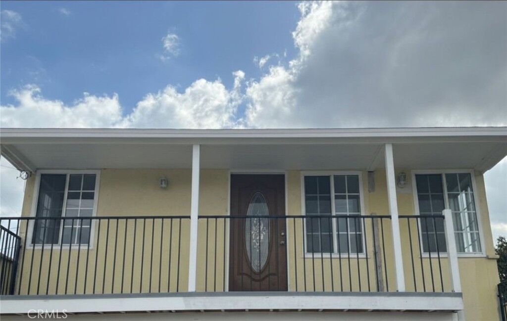 Property Photo:  1/2 Duane Way 1/2  CA 90280 