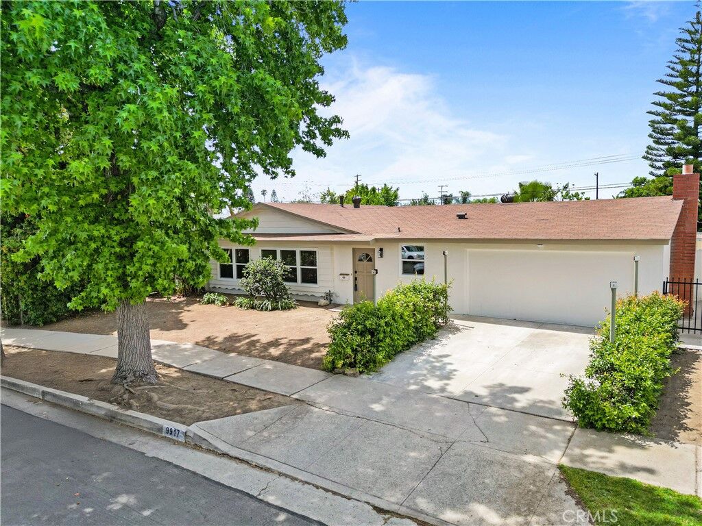 Property Photo: 9917 Stanwin Ave CA 91331