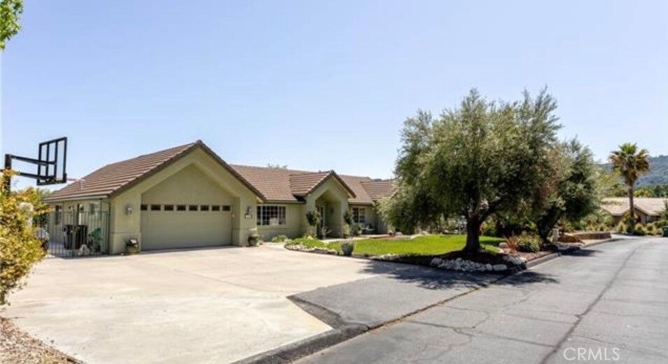 Property Photo: 155 Eagle Creek Court CA 93422