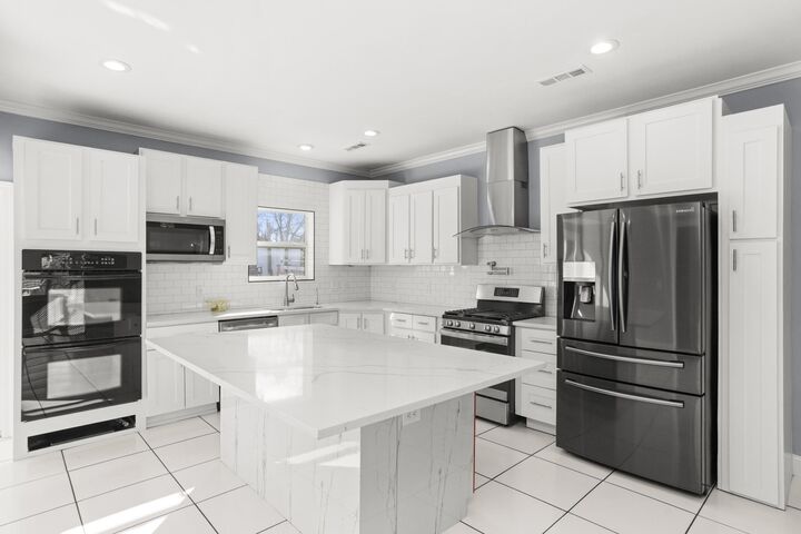 Property Photo:  239 E Bledsoe St  TN 37066 
