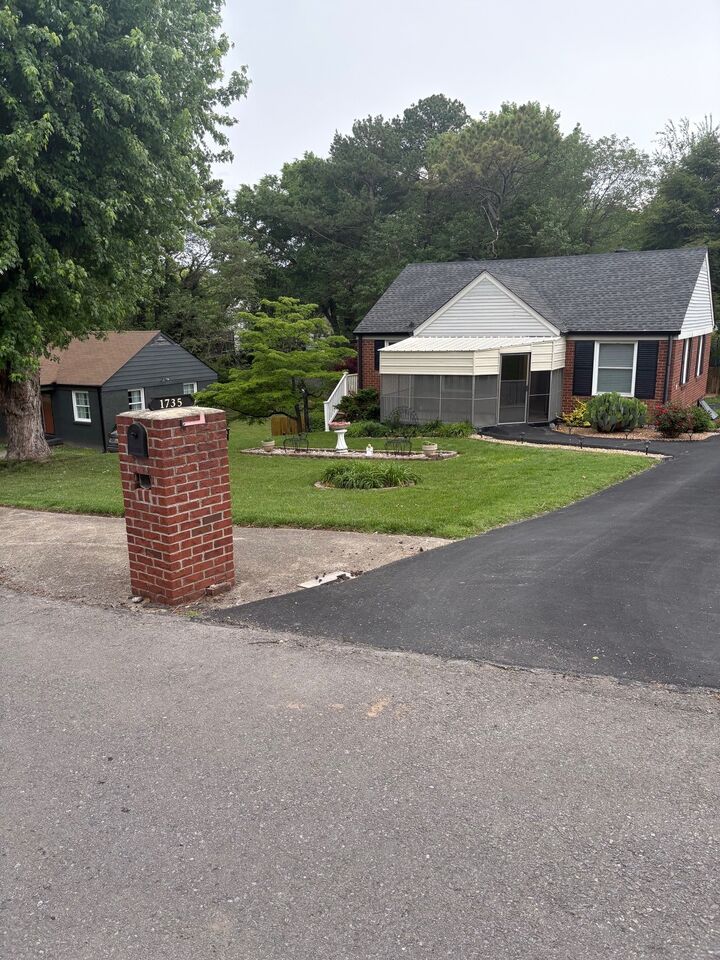 Property Photo: 1735 Merritt Dr TN 37043