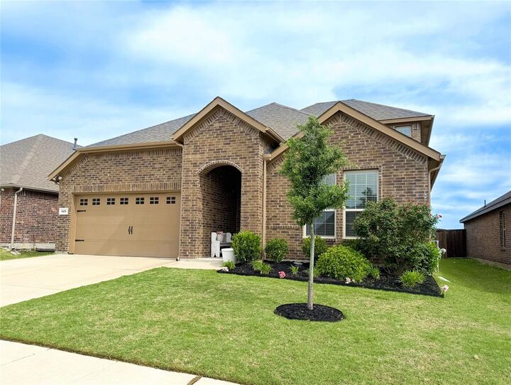 Property Photo:  929 Philadelphia Street  TX 75189 