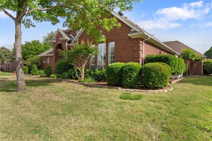 Property Photo:  1301 Meadow Cove Court  TX 75007 