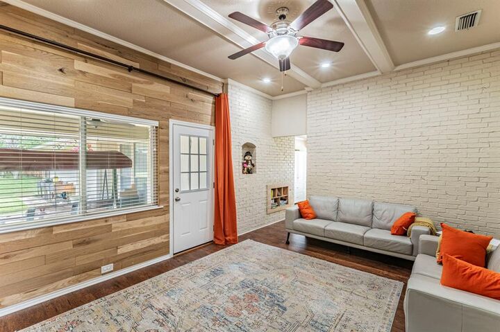 Property Photo:  1500 Sunnyslope Drive  TX 75007 