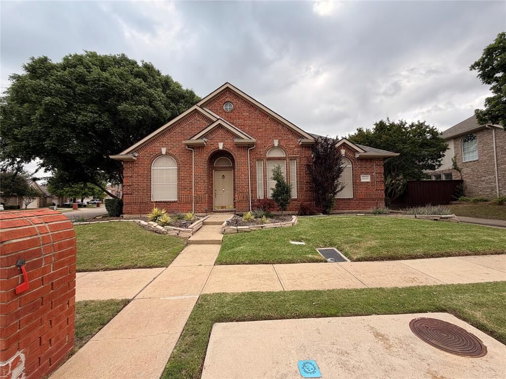 Property Photo:  8640 Woodcreek Drive  TX 75063 