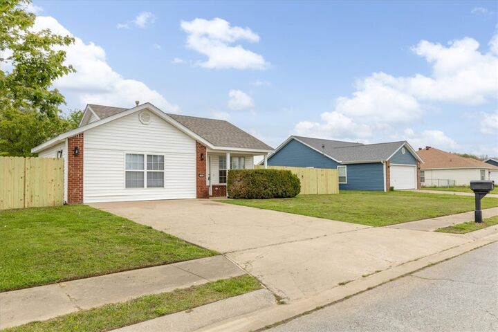 Property Photo: 1009 Flynt Street AR 72761