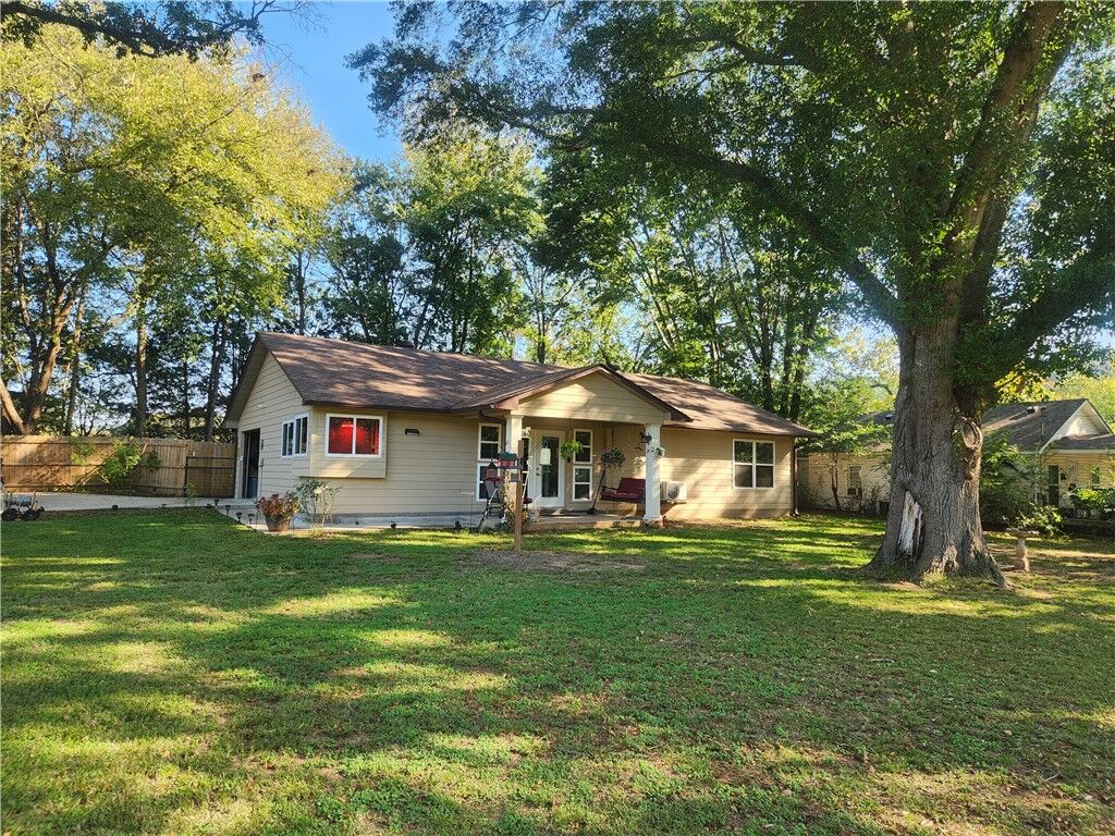 Property Photo:  110 Walker Street  AR 72949 