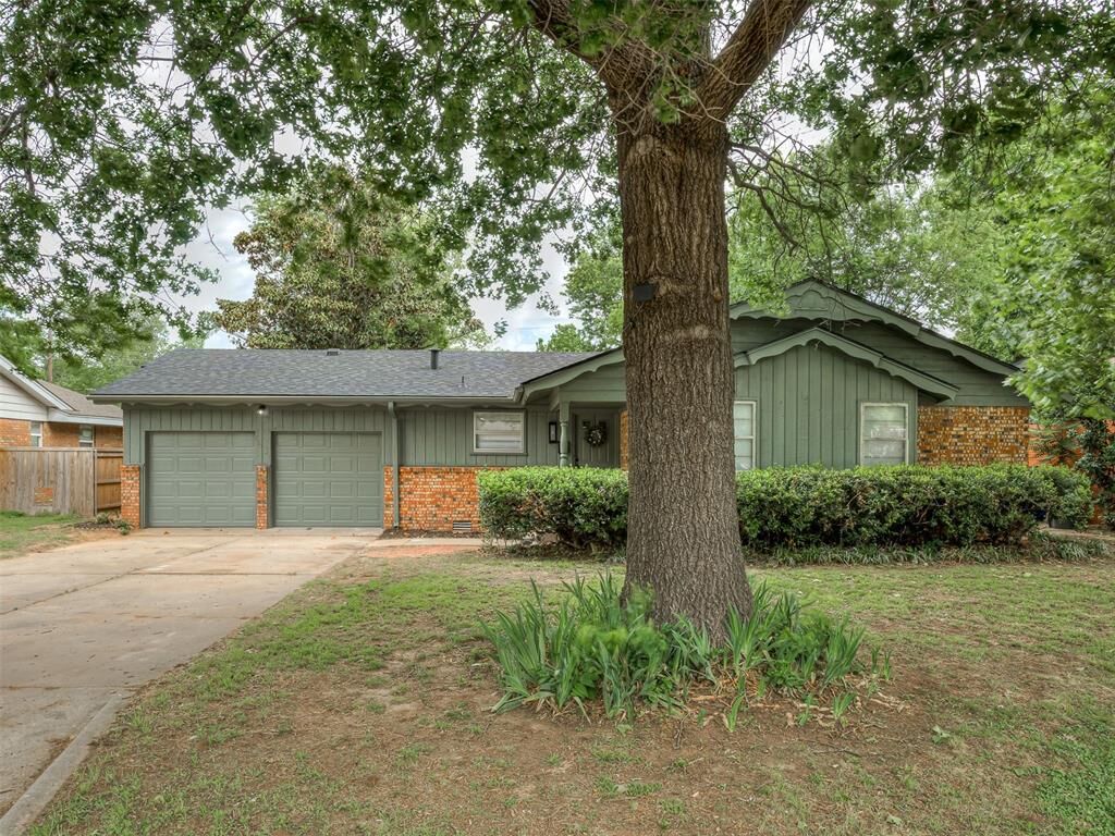 Property Photo:  1631 Oakwood Drive  OK 73069 