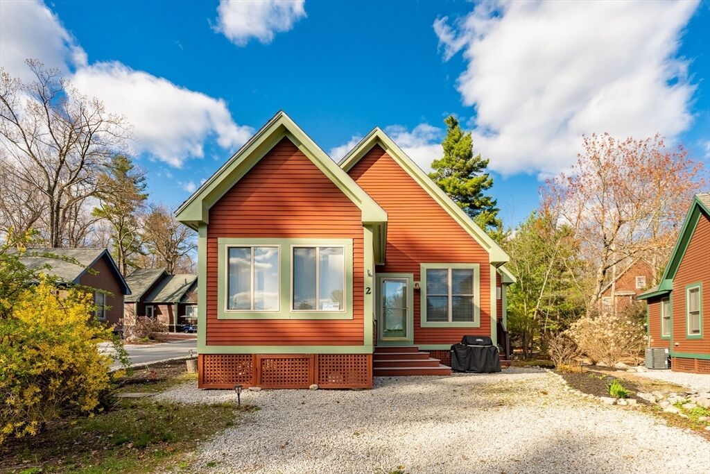 Property Photo:  2 Courtview Ln 2  MA 01886 