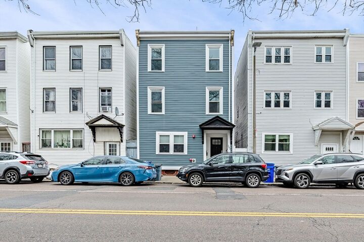 Property Photo:  283 Chelsea St 3  MA 02128 