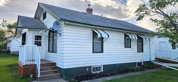 Property Photo: 11208 102 Avenue AB T0H 1L0