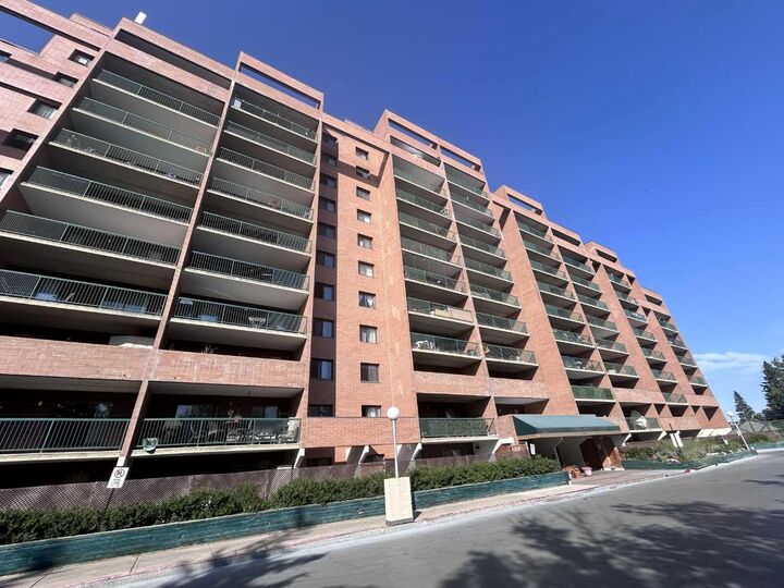 Property Photo: 5204 Dalton Drive NW 806 AB T3A 3H1