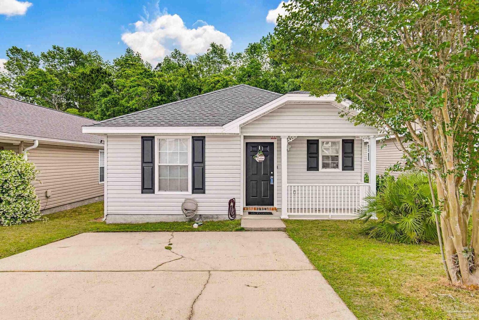 Property Photo:  1135 Brownfield Rd  FL 32526 