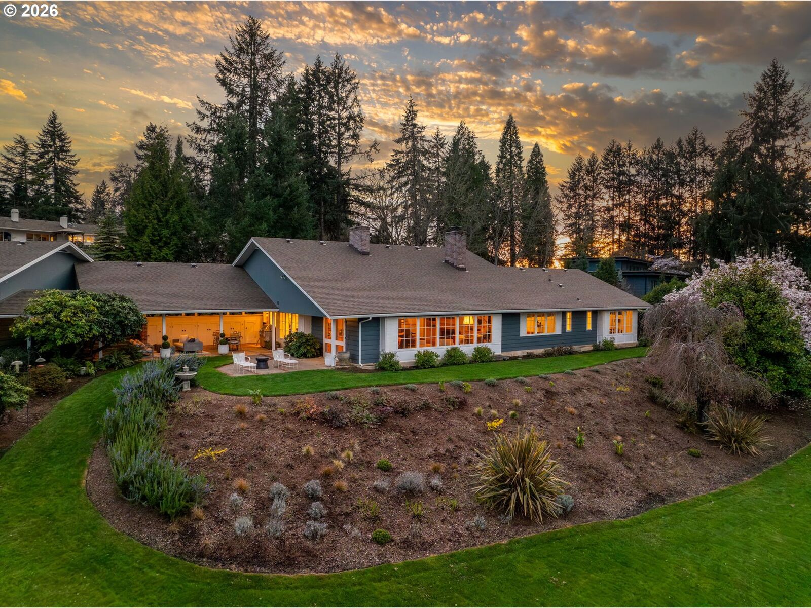 Property Photo:  875 W 36th Ave  OR 97405 