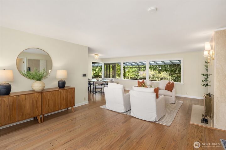 Property Photo:  3409  Magnolia Blvd W  WA 98199 