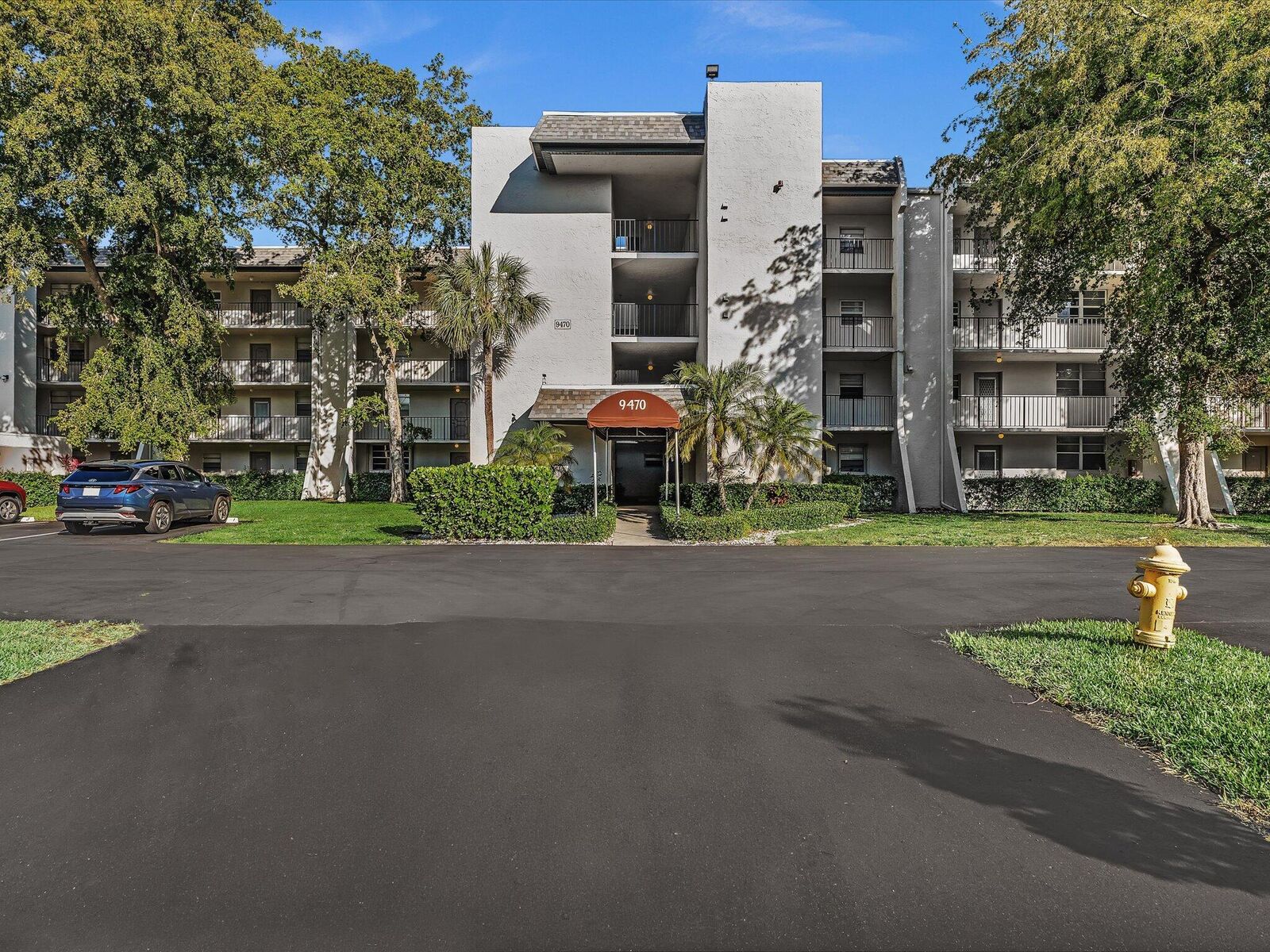 Property Photo:  9470 Poinciana Place 303  FL 33324 