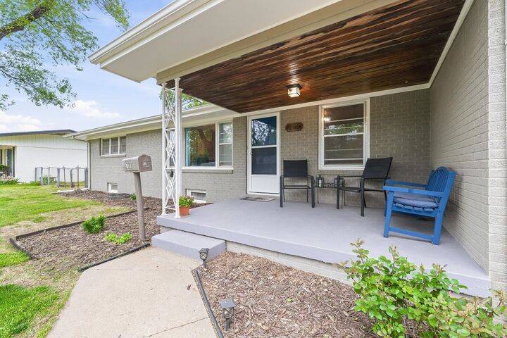 Property Photo: 711 N Valleyview St KS 67212