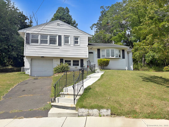 Property Photo:  26 Elliot Drive  CT 06514 