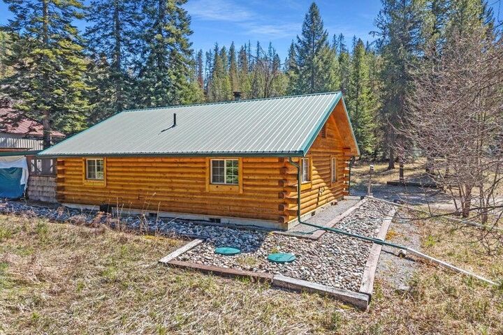 Property Photo:  3086 Burnt Valley Rd  WA 99109 