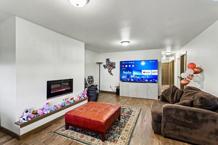 Property Photo:  312 27th Ave  WA 98902 