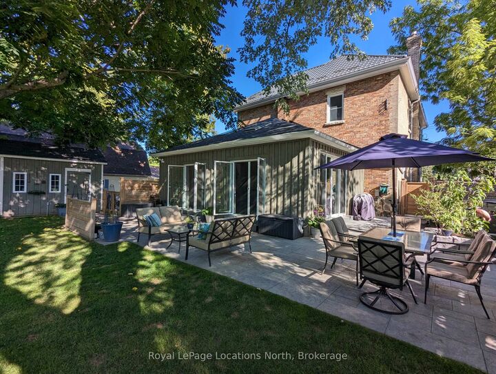 138 Bruce Street S — photo 1