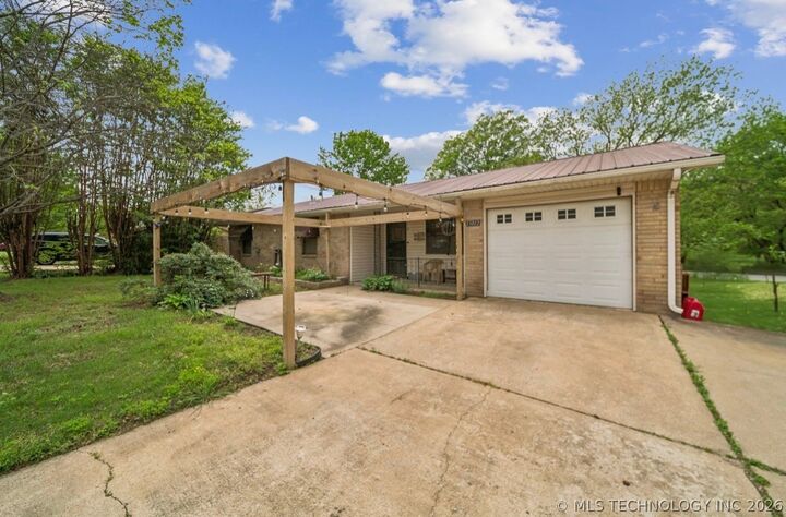 Property Photo:  13812 S 296th East Avenue  OK 74429 