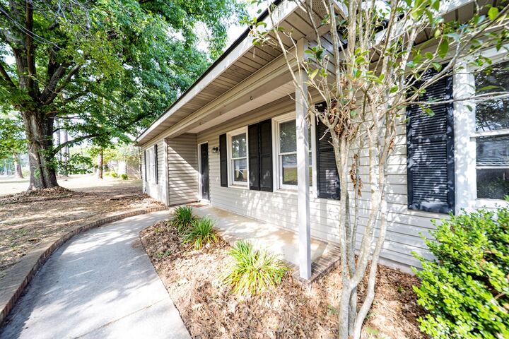 Property Photo:  2111 Gornto  GA 31602 
