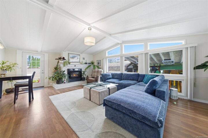 Property Photo: 124 Cooper Rd #2 BC V9A 7B3
