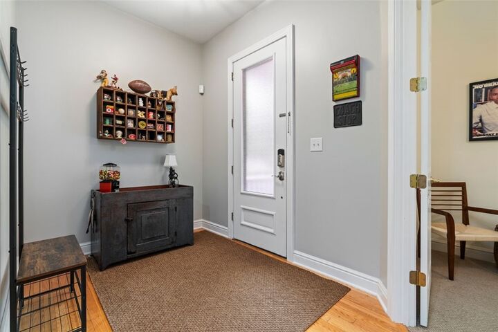 Property Photo:  1310 Fairstead Ln  PA 15217 
