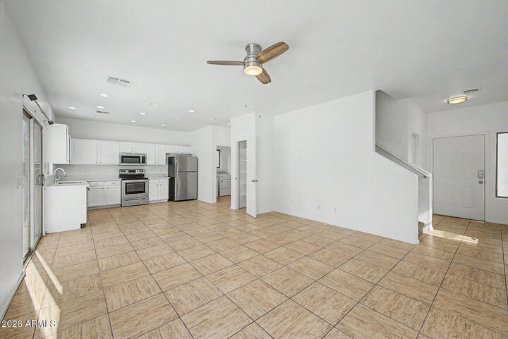 Property Photo: 625 E Atlanta Avenue AZ 85040