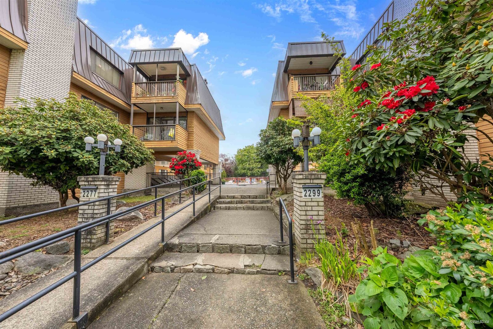 Property Photo: 2299 E 30th Avenue 204 BC V5N 5N1