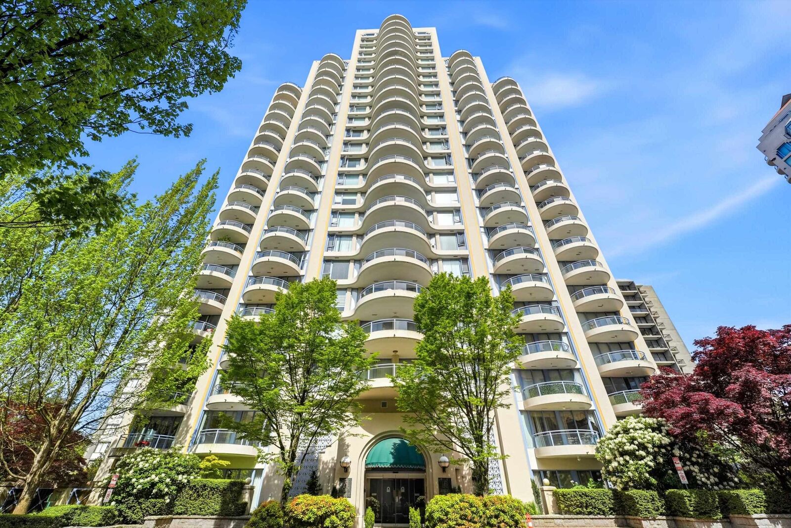 Property Photo: 739 Princess Street 1701 BC V3M 6V6