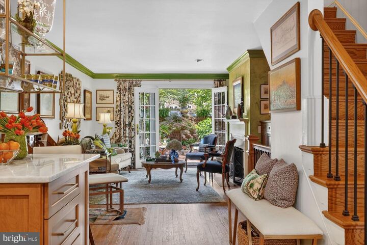 Property Photo:  711 W Abingdon Court  VA 22314 