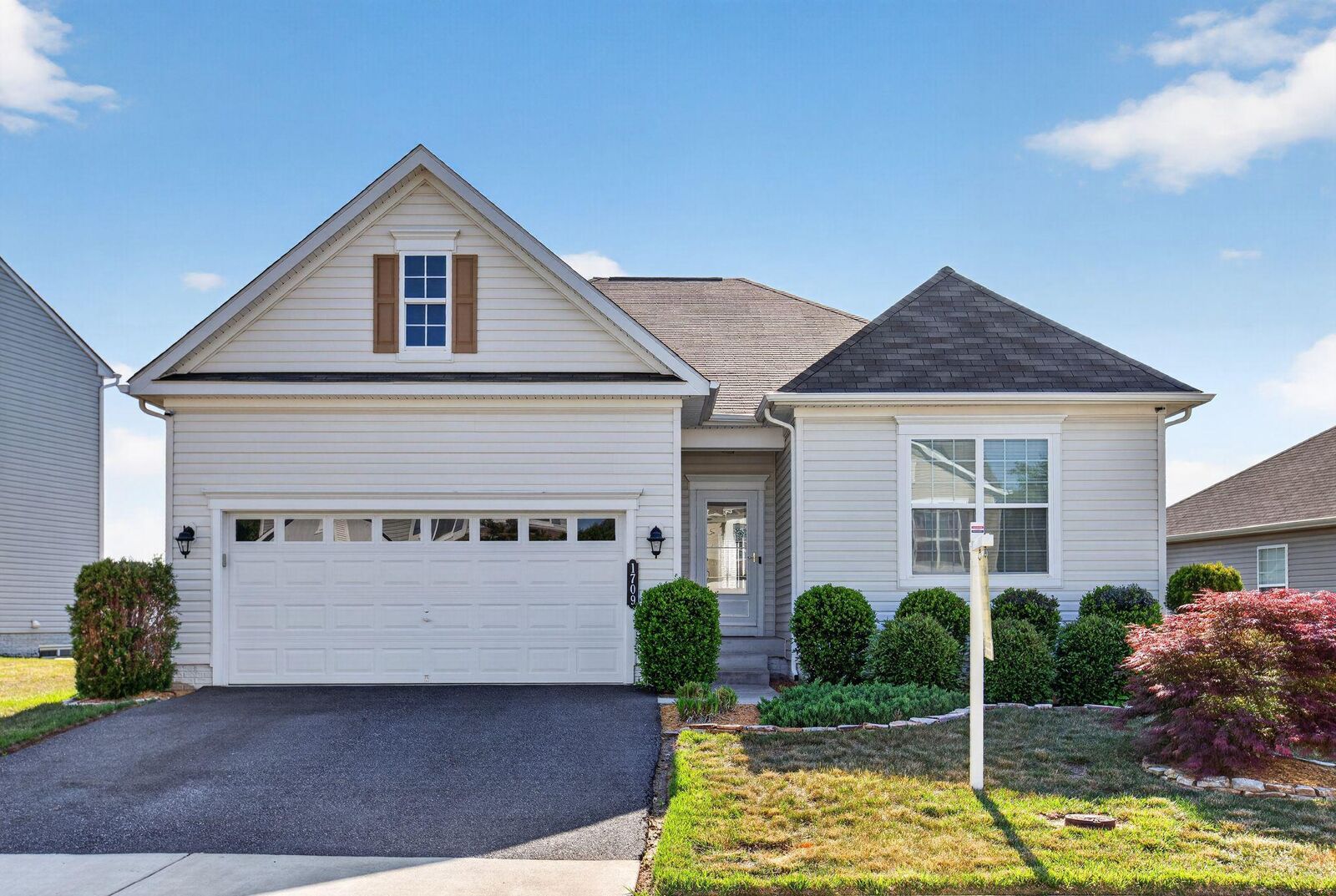 Property Photo: 1709 Hudgins Farm Circle VA 22408
